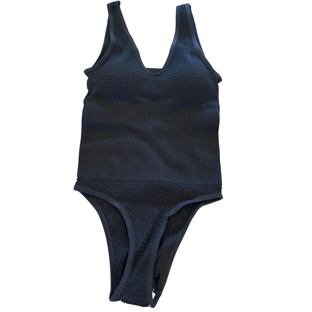 OQQ Black Textured Crinkle One Piece Swimsuit V-Neck Padded Bodysuit Medium